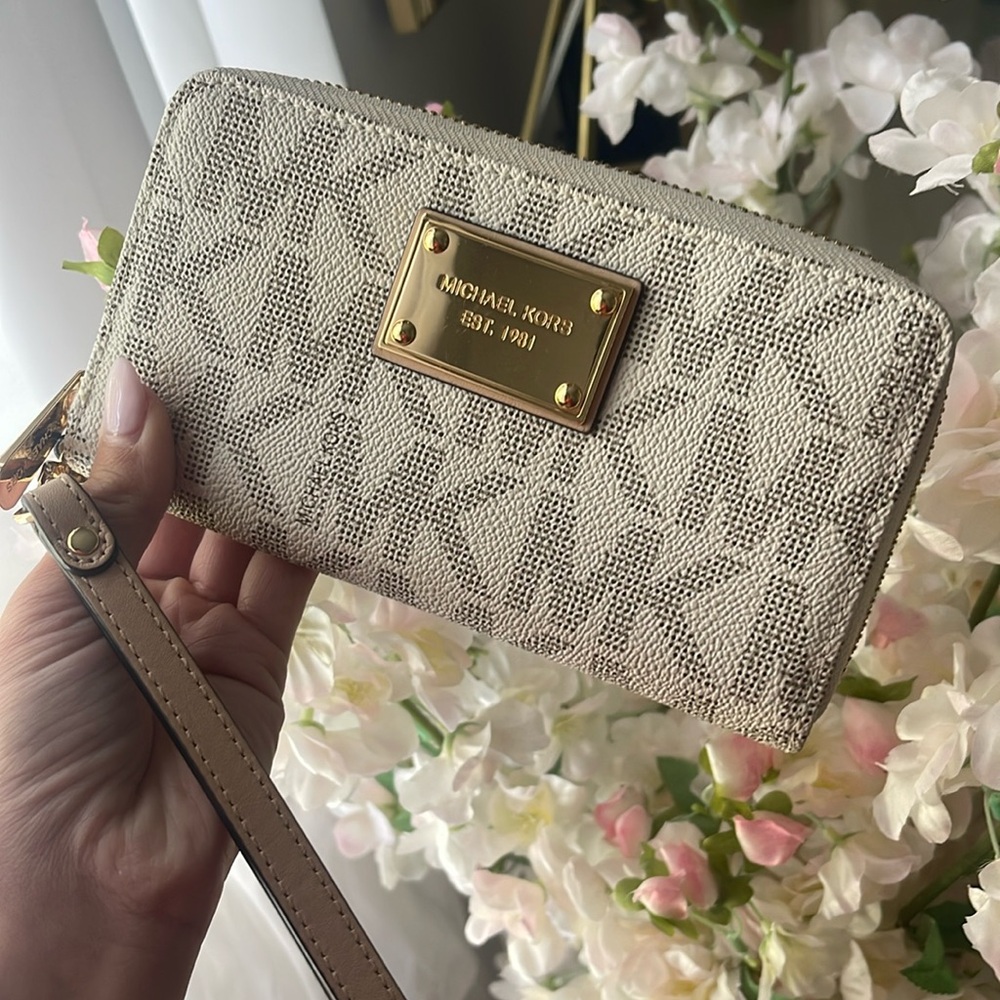 Signature vanilla MK Michael kors wallet wristlet
